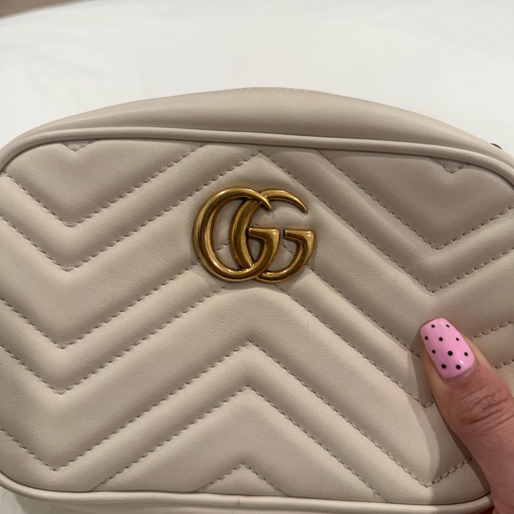 Gucci GG Marmont Camera Bag
Matelasse Mini White - Picture 13 of 13
